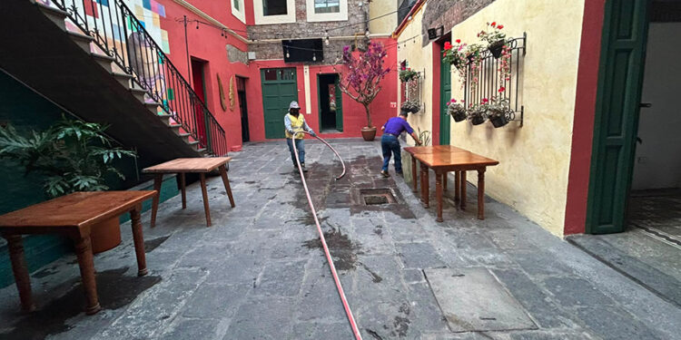 Gobierno de Pepe Chedraui mantiene atención permanente a zonas afectadas por lluvias en el Centro Histórico