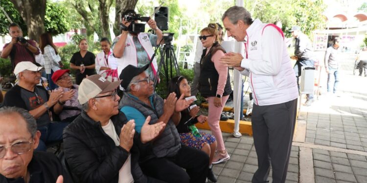 Pepe Chedraui entrega 50 aparatos auditivos para mejorar la calidad de vida de personas con discapacidad auditiva