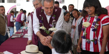 Garantiza Pepe Chedraui acceso a servicios y apoyos a familias de Canoa