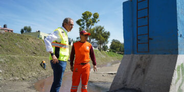 Supervisa Pepe Chedraui trabajos de limpieza y desazolve en vaso regulador Puente Negro