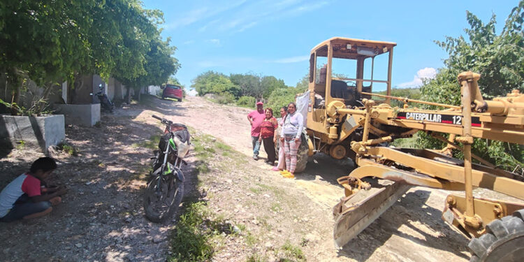 Mejoran vialidades en El Cascalote