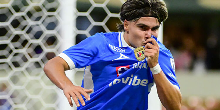 La Máquina pitó y arrolló al Puebla 2-1 en juego adelantado