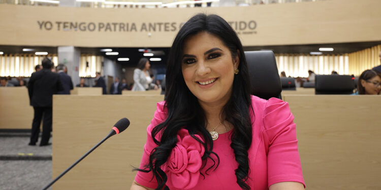Reconocer los actos de heroísmo de policías en defensa de la vida, el patrimonio y la seguridad, propone Delfina Pozos