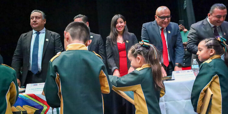 Con educación y esfuerzo, las nuevas generaciones construyen el futuro del estado