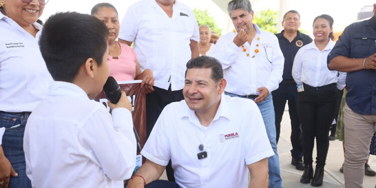 Recuperan Gobierno Federal y Estatal escuelas afectadas por lluvias en Pantepec