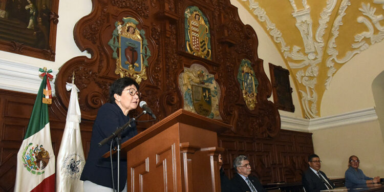Microbiología, área con gran oportunidad de crecimiento: Rectora Lilia Cedillo