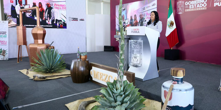 Gobierno Estatal reconoce la excelencia del mezcal poblano con “Premio al Origen 2026”