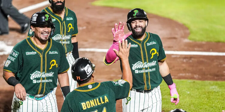 Pericos con triunfo de 10-5 sobre Conspiradores le da la serie en el Serdán