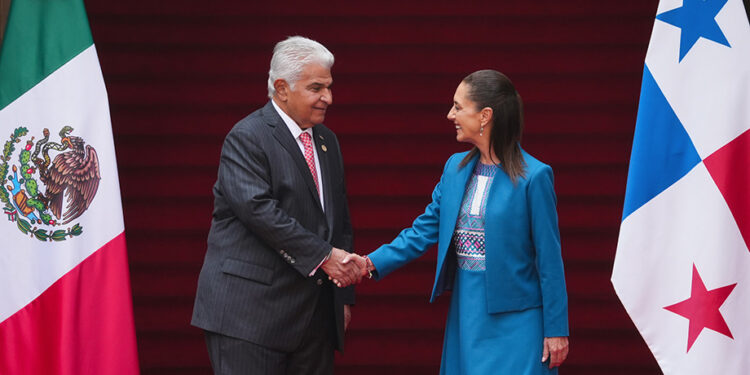 Claudia Sheinbaum recibe en Palacio Nacional al presidente de Panamá, José Raúl Mulino Quintero
