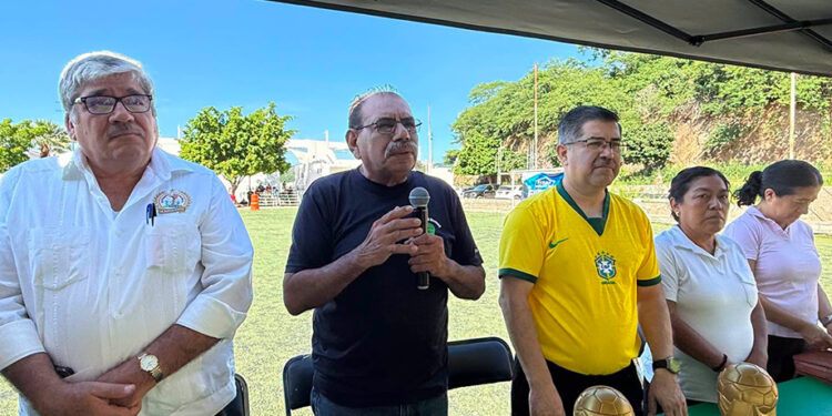 Con el «mundialito de futbol» trabajan con la niñez en Tecomatlán