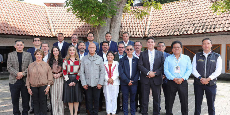 Participa el Centro SICT Puebla en encuentro nacional de directores durante la XXV Reunión Nacional de Vías Terrestres de la AMIVTAC