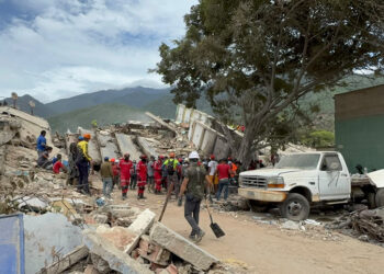 Crece la desesperación en La Guaira tras fuertes terremotos ante la violenta ausencia de las autoridades