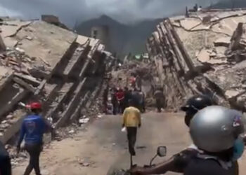 Crece la desesperación en La Guaira tras fuertes terremotos ante la violenta ausencia de las autoridades
