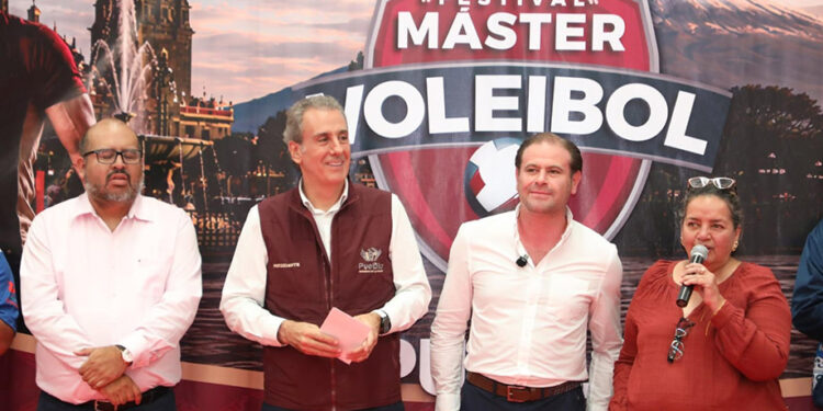Pepe Chedraui sostiene encuentro con equipos poblanos rumbo al Festival Máster de Voleibol