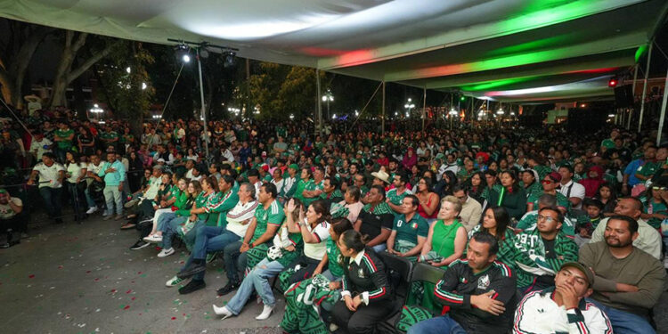Más de 100 mil personas disfrutaron de las actividades en el Zócalo con “El Fútbol Se Vive Aquí”