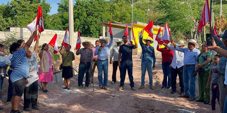 Desarrollan las comunidades de Tecomatlán