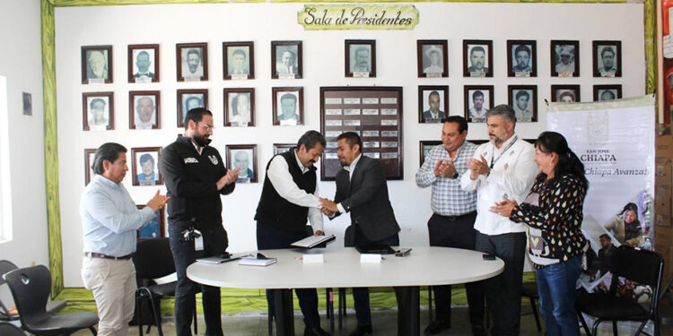 UPAM firma convenio con San José Chiapa para fortalecer formación profesional estudiantil
