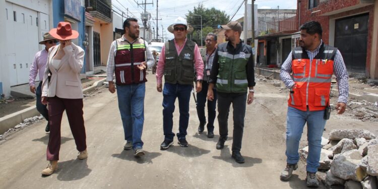 Supervisa Gobierno de Pepe Chedraui trabajos de rehabilitación vial en San Felipe Hueyotlipan