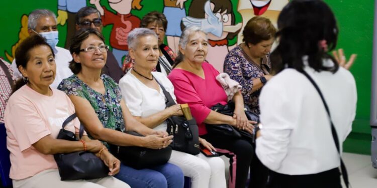 DIF Puebla Capital impulsa visitas a empresas para fortalecer el aprendizaje y bienestar de las personas adultas mayores