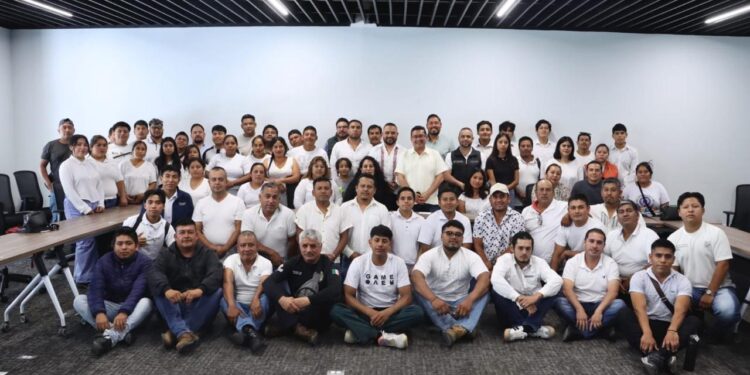 Encabeza diputado Pável Gaspar diálogo  con guías de turistas de Cuetzalan para escuchar sus necesidades y fortalecer al sector