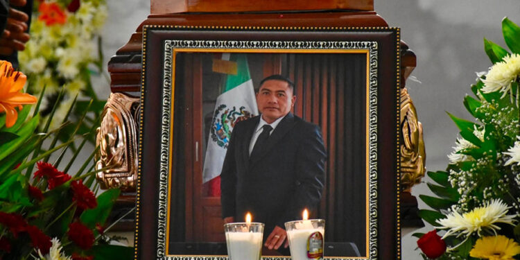 Dan último adiós al presidente Auxiliar de San Bernabé Temoxtitla