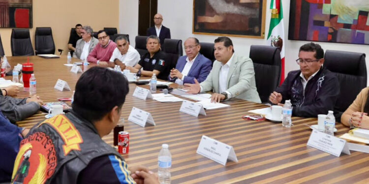 Gobierno Estatal y Congreso acuerdan mesas de trabajo con motociclistas para analizar la Ley de Movilidad
