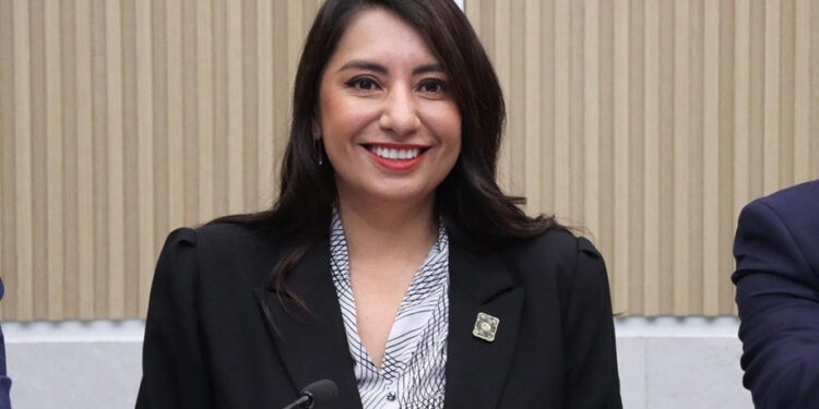 Diputada Angélica Alvarado promueve iniciativa para tipificar el acecho en Puebla