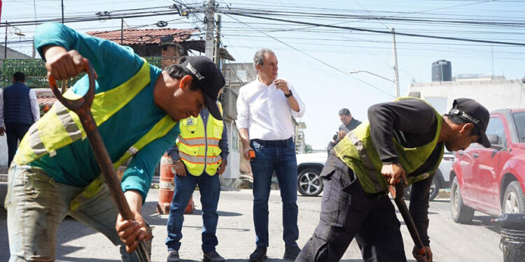 Supervisa Pepe Chedraui campaña “BacheAndo Puebla” en Xochimehuacan