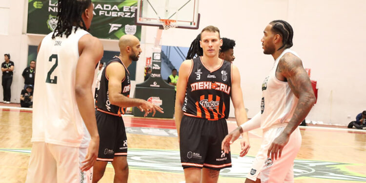 Acerca Gobierno del Estado baloncesto profesional a la niñez y juventud poblana