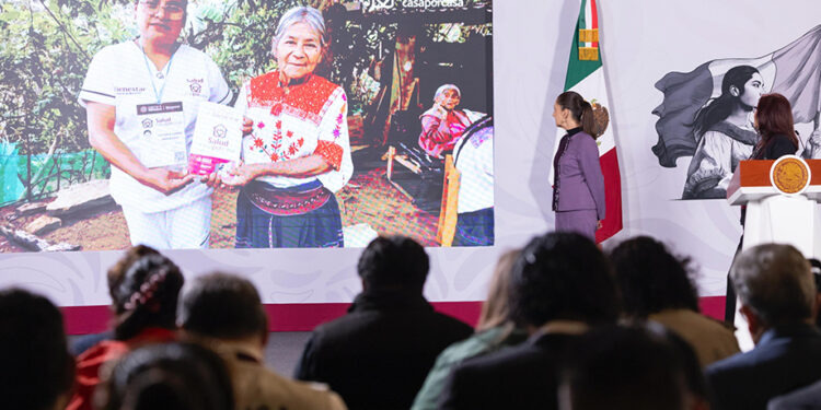 Presidenta Claudia Sheinbaum firma decreto para la creación de 12 mil 750 nuevos consultorios de atención primaria del servicio universal de salud; entran en operación en enero de 2027