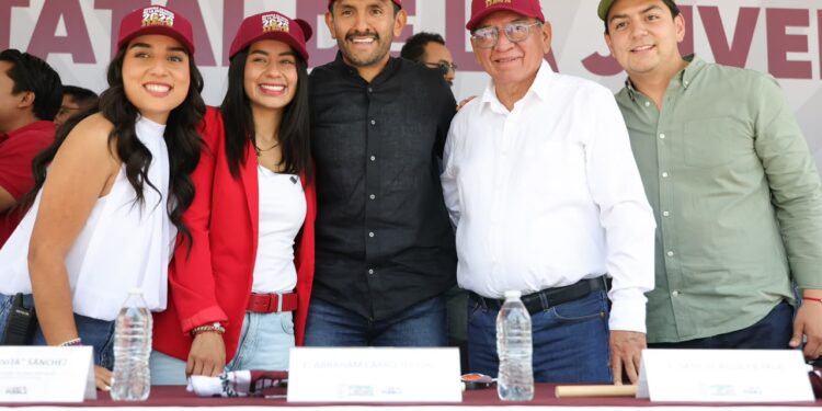 Desfile de la juventud visibiliza bienestar y Amor por Puebla