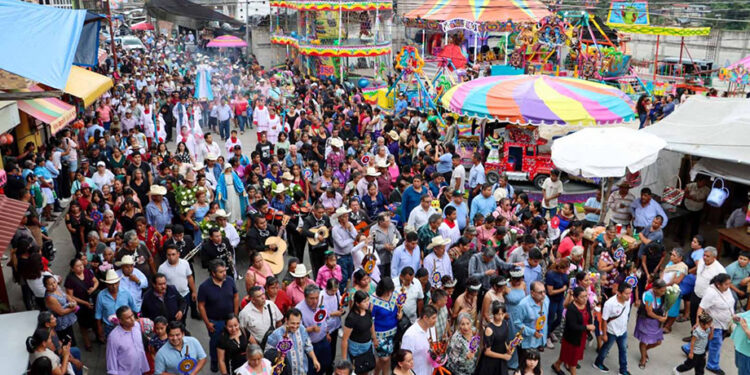 La Feria del Rubí de la Sierra Norte consolida cuatro décadas de progreso y fraternidad
