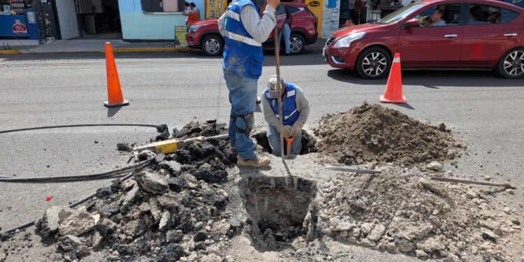 Gobierno estatal denuncia falta de planeación de Agua de Puebla al destruir calles pavimentadas