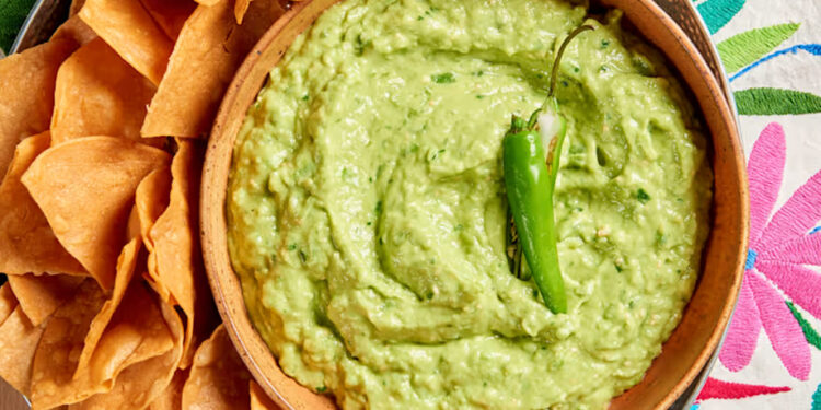 Guacamole y salsas de Taylor Farms son retiradas en EU por sospecha