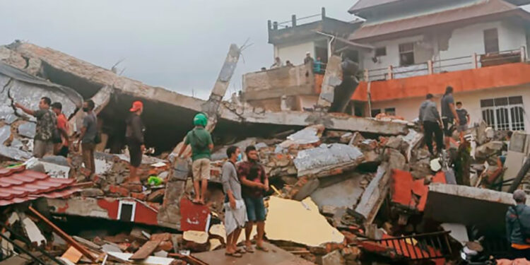 Ahora fue en Indonesia terremoto de 7.7