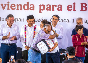 INFONAVIT entrega viviendas del Bienestar a derechohabientes de Oaxaca