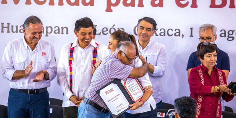 INFONAVIT entrega viviendas del Bienestar a derechohabientes de Oaxaca