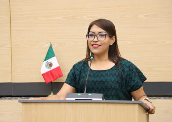 Leonela Martínez y Elías Lozada impulsan iniciativa para la disminución progresiva de animales abandonados