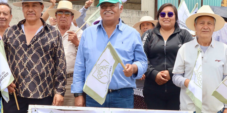 Adoquinan calles en Ocoyucan