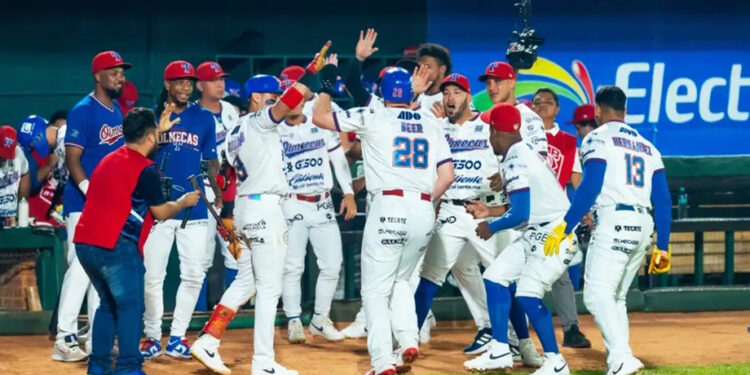 Olmecas venció a Guerreros en 13 entradas y espera a Pericos el sábado para la final