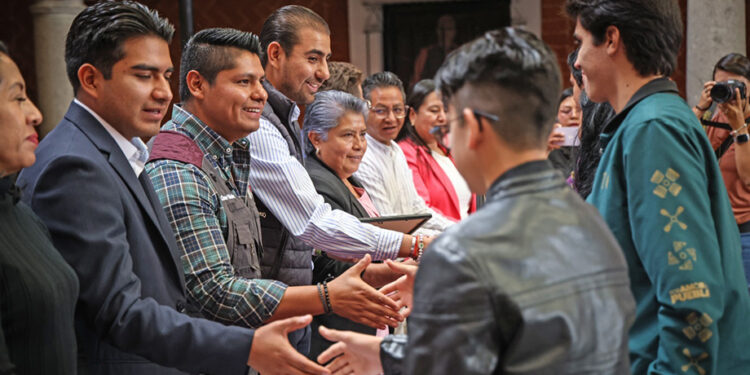 Omar Muñoz reconoce a jóvenes con Premios Cu?uhtli Cuautlancingo 2026