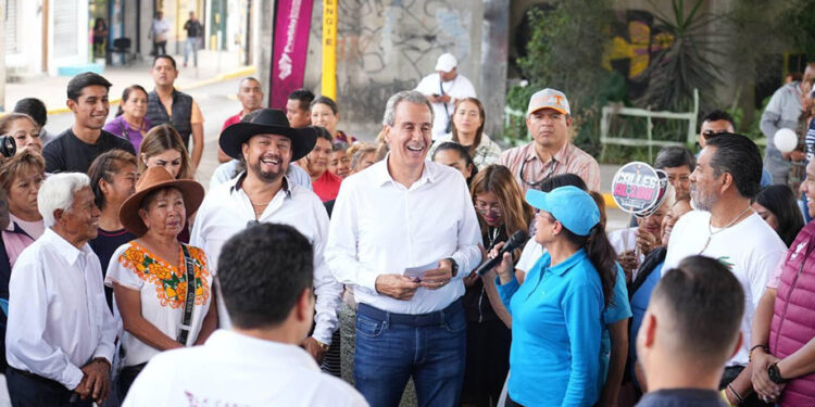 Con el Tren Capitalino de Pavimentación, Pepe Chedraui rehabilita las laterales del bulevar Xonacatepec