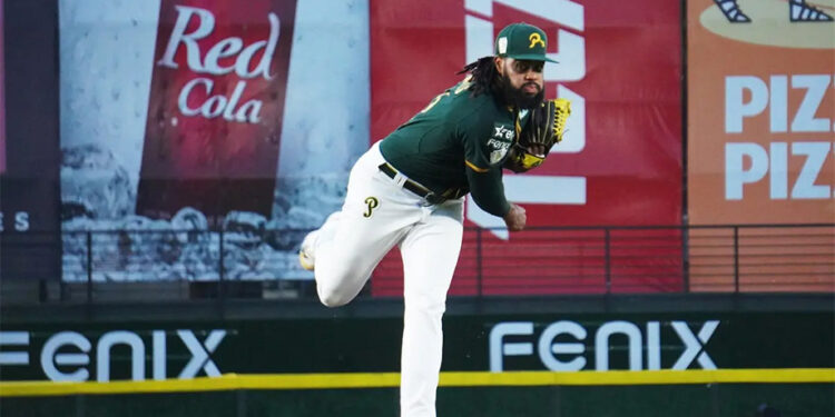 Antonio Santos llega a 10 victorias y los Pericos le pegan a El Águila en el primero de la serie