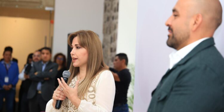 Puebla lista para las Olimpiadas de Oro 2026; Ceci Arellano entrega uniformes a delegación estatal