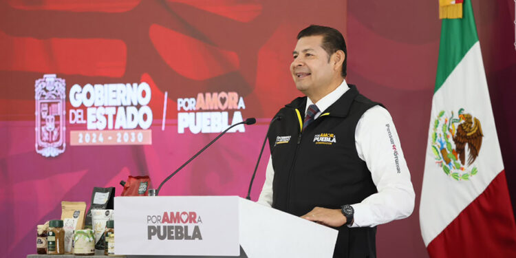 Seis campeones poblanos de Kickboxing brillan con el respaldo del Gobierno Estatal