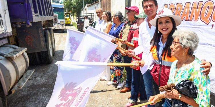 Tonantzin Fernández cumple con las familias de Tepalcatepec y Manantiales con nuevas obras