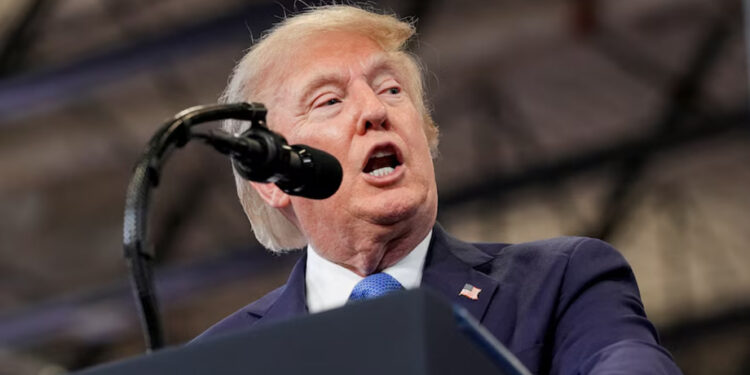 Trump declara “propiedad” de EU el estrecho de Ormuz