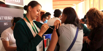 Vacunación, clave para prevenir y eliminar enfermedades: Vacunología 2026