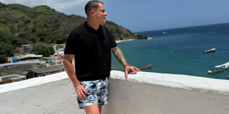 Yoel Díaz regresa a la cabina de Difusión Latina con un emotivo homenaje a los héroes del terremoto