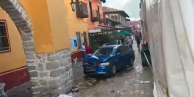 Automovilista arrolla a 15 personas que disfrutaban de la Feria de la Manzana en Zacatlán